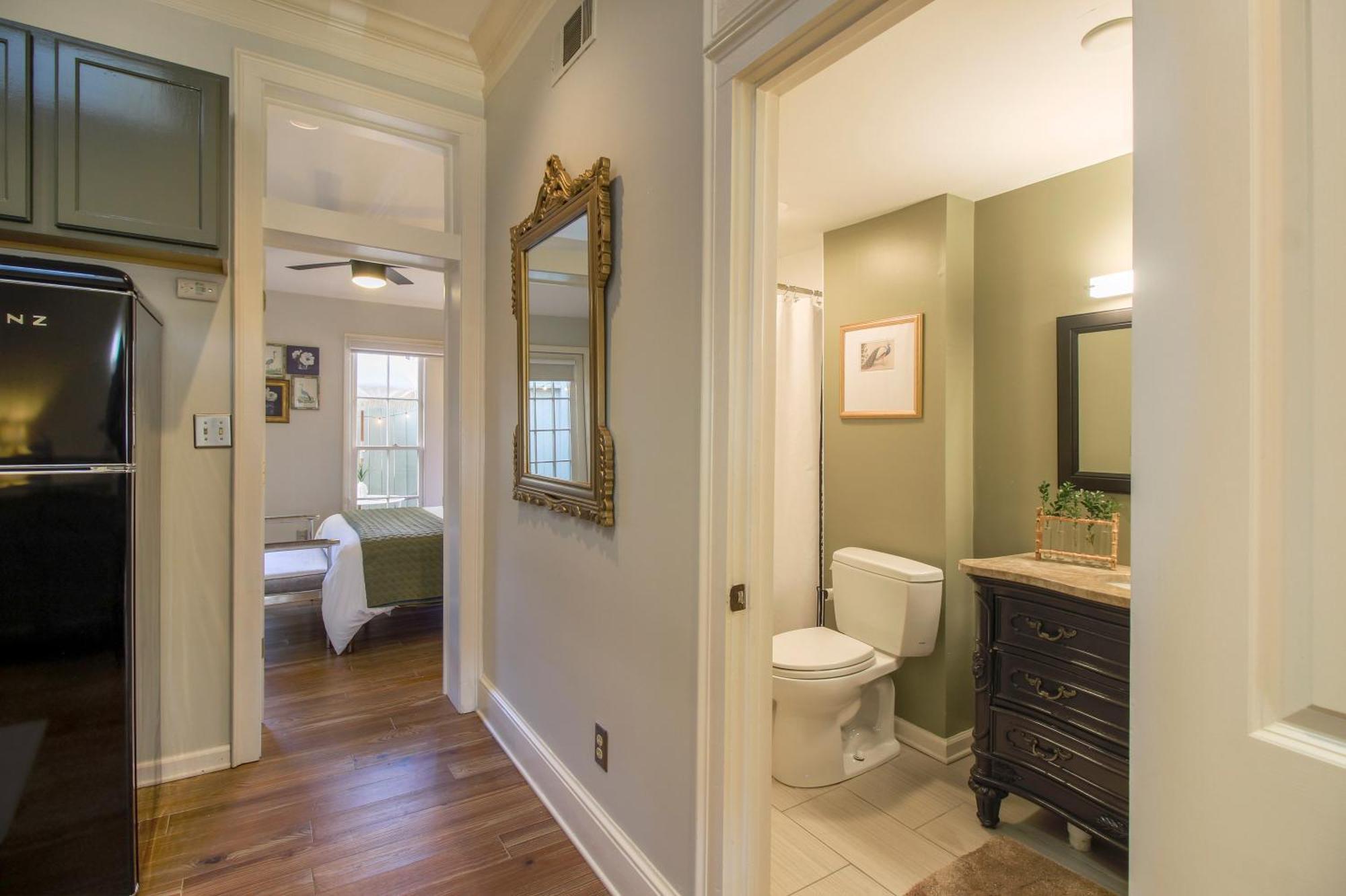 Private Patio Retreat In Charming Downtown Apartment Savannah Exterior foto