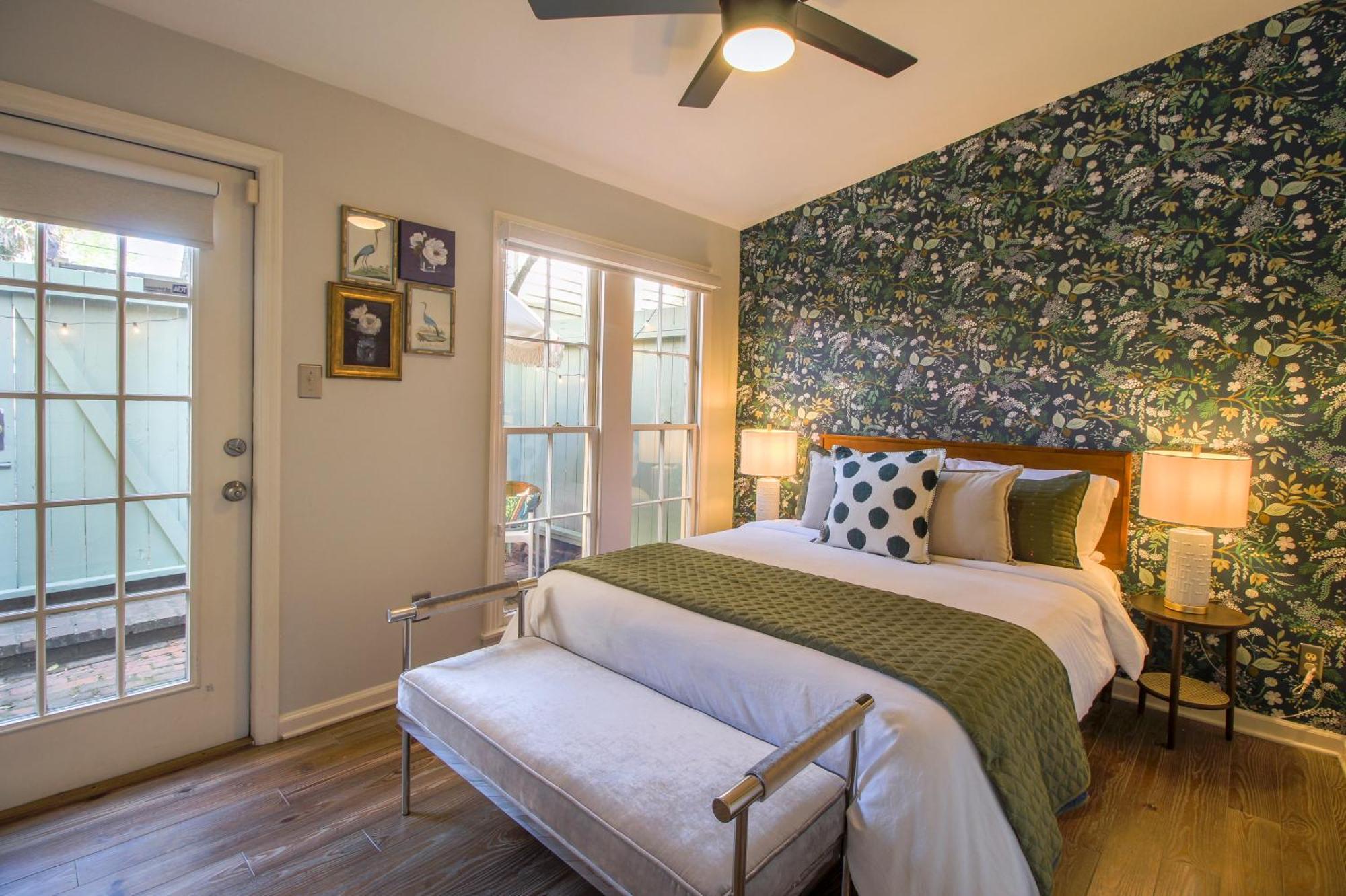 Private Patio Retreat In Charming Downtown Apartment Savannah Exterior foto