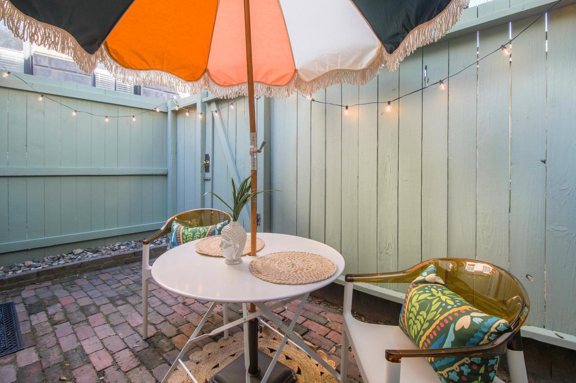 Private Patio Retreat In Charming Downtown Apartment Savannah Exterior foto