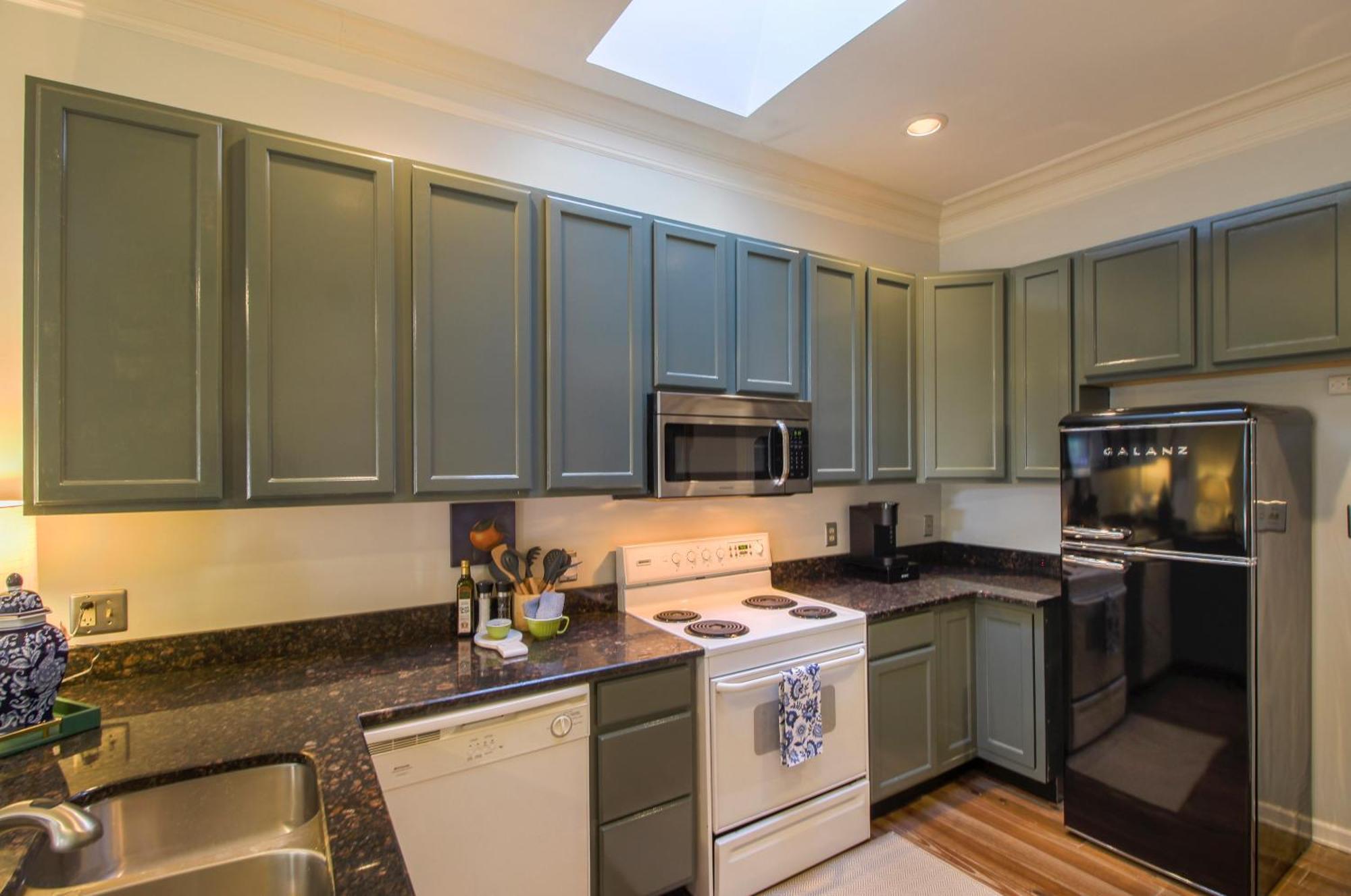 Private Patio Retreat In Charming Downtown Apartment Savannah Exterior foto