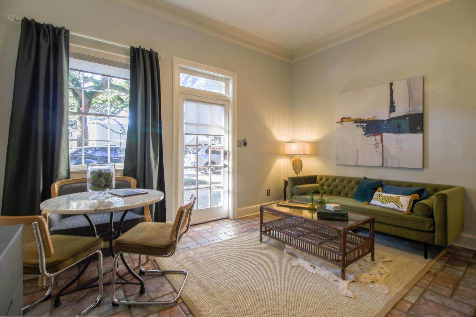 Private Patio Retreat In Charming Downtown Apartment Savannah Exterior foto
