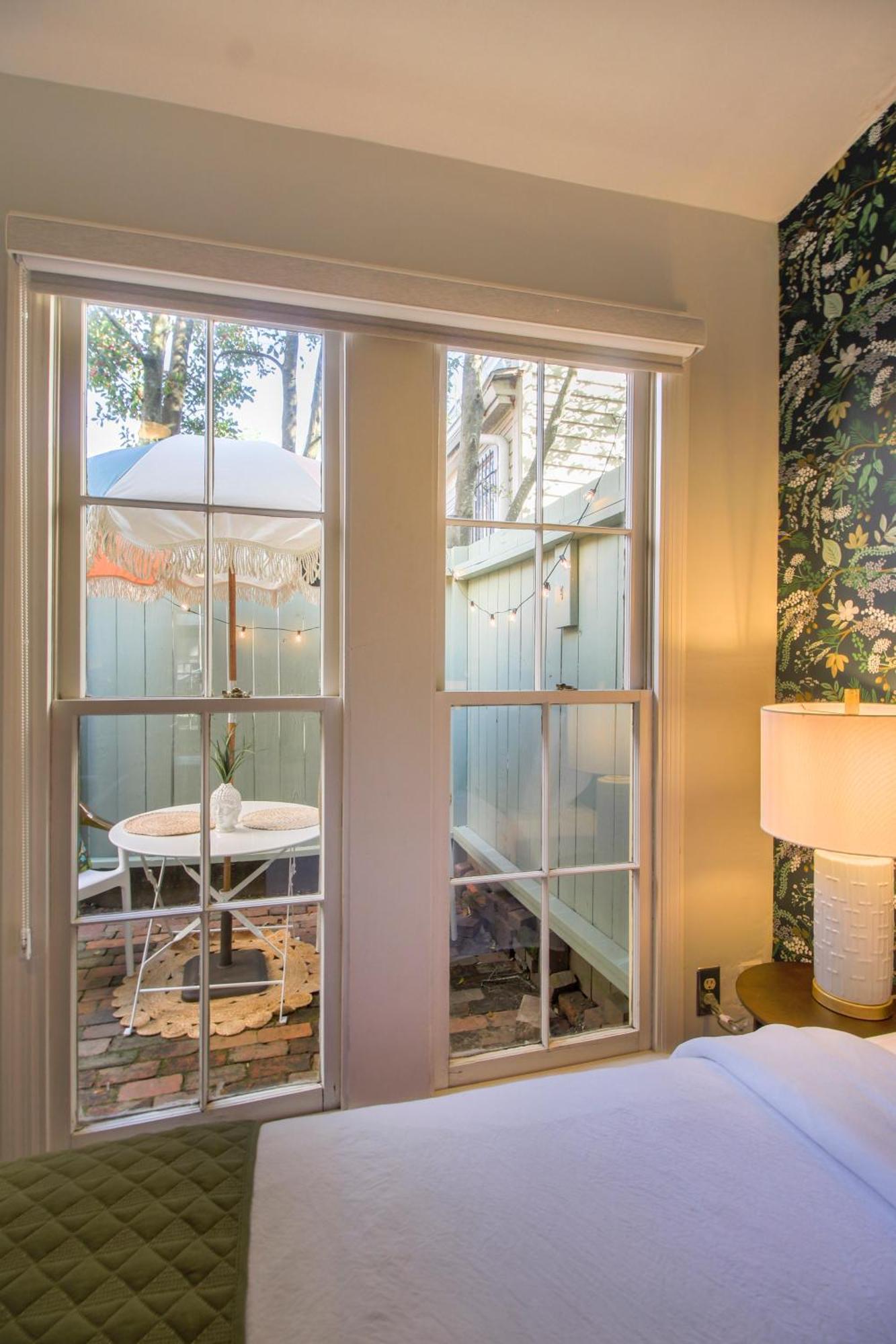 Private Patio Retreat In Charming Downtown Apartment Savannah Exterior foto