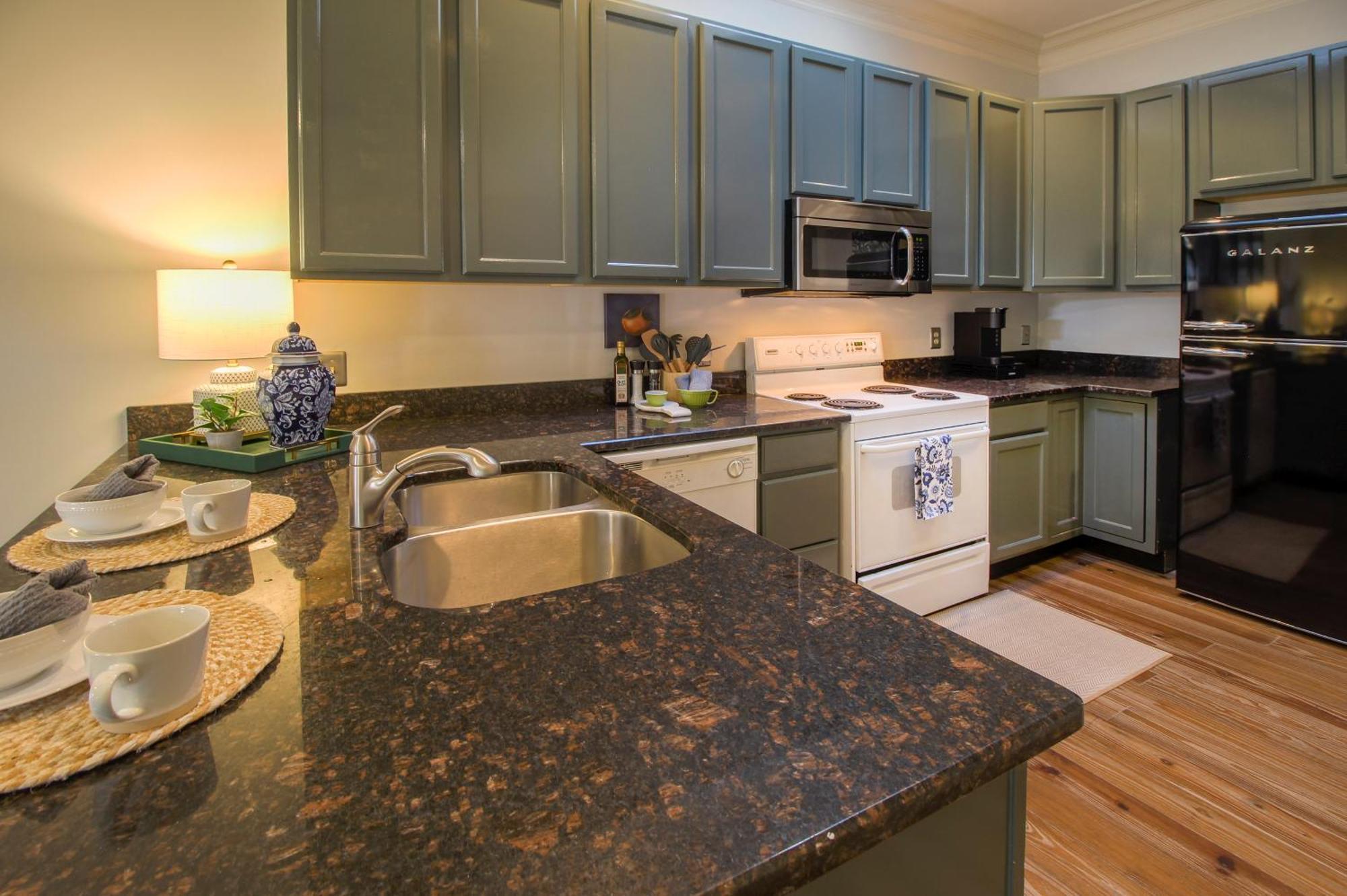 Private Patio Retreat In Charming Downtown Apartment Savannah Exterior foto
