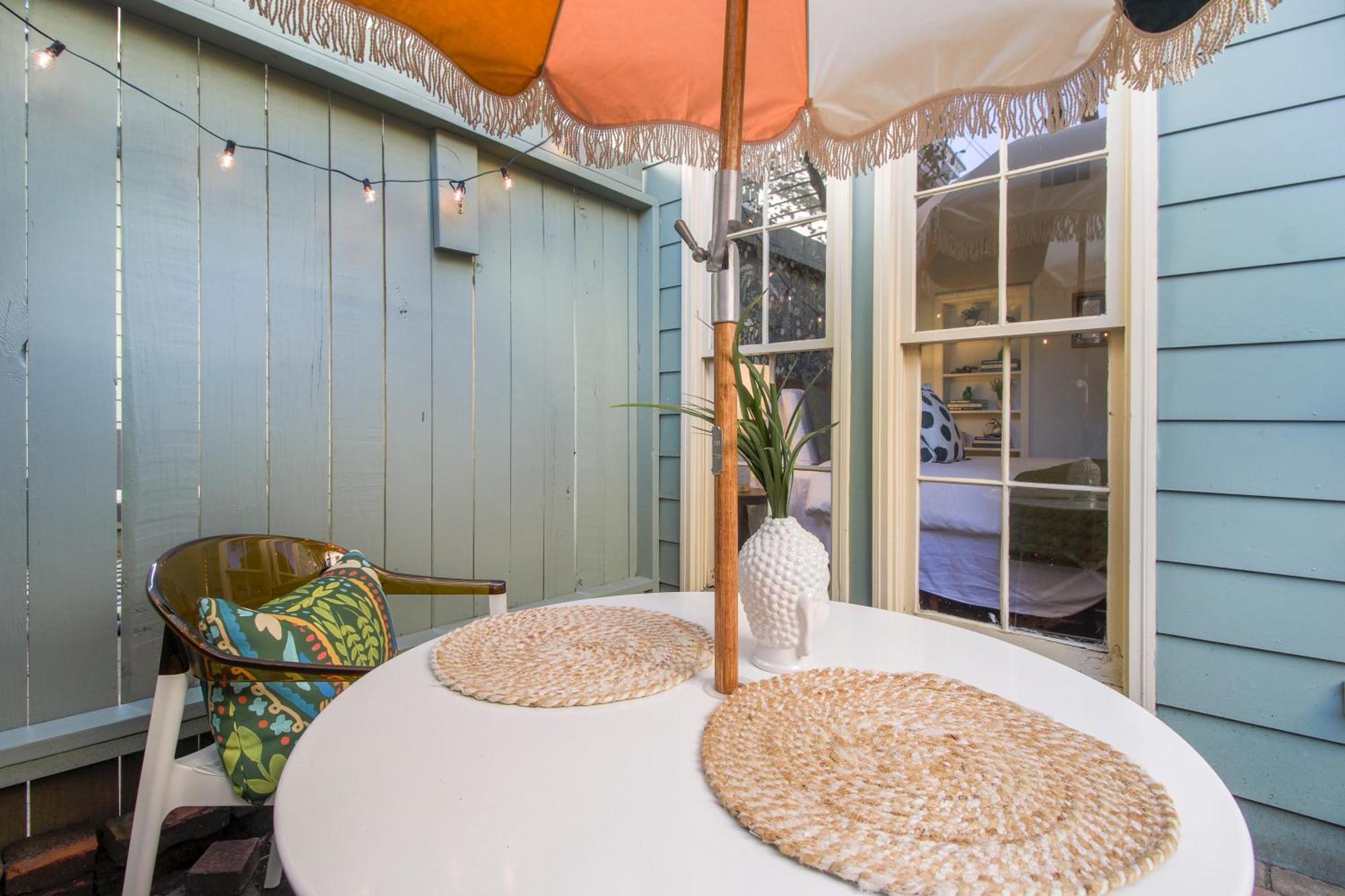 Private Patio Retreat In Charming Downtown Apartment Savannah Exterior foto