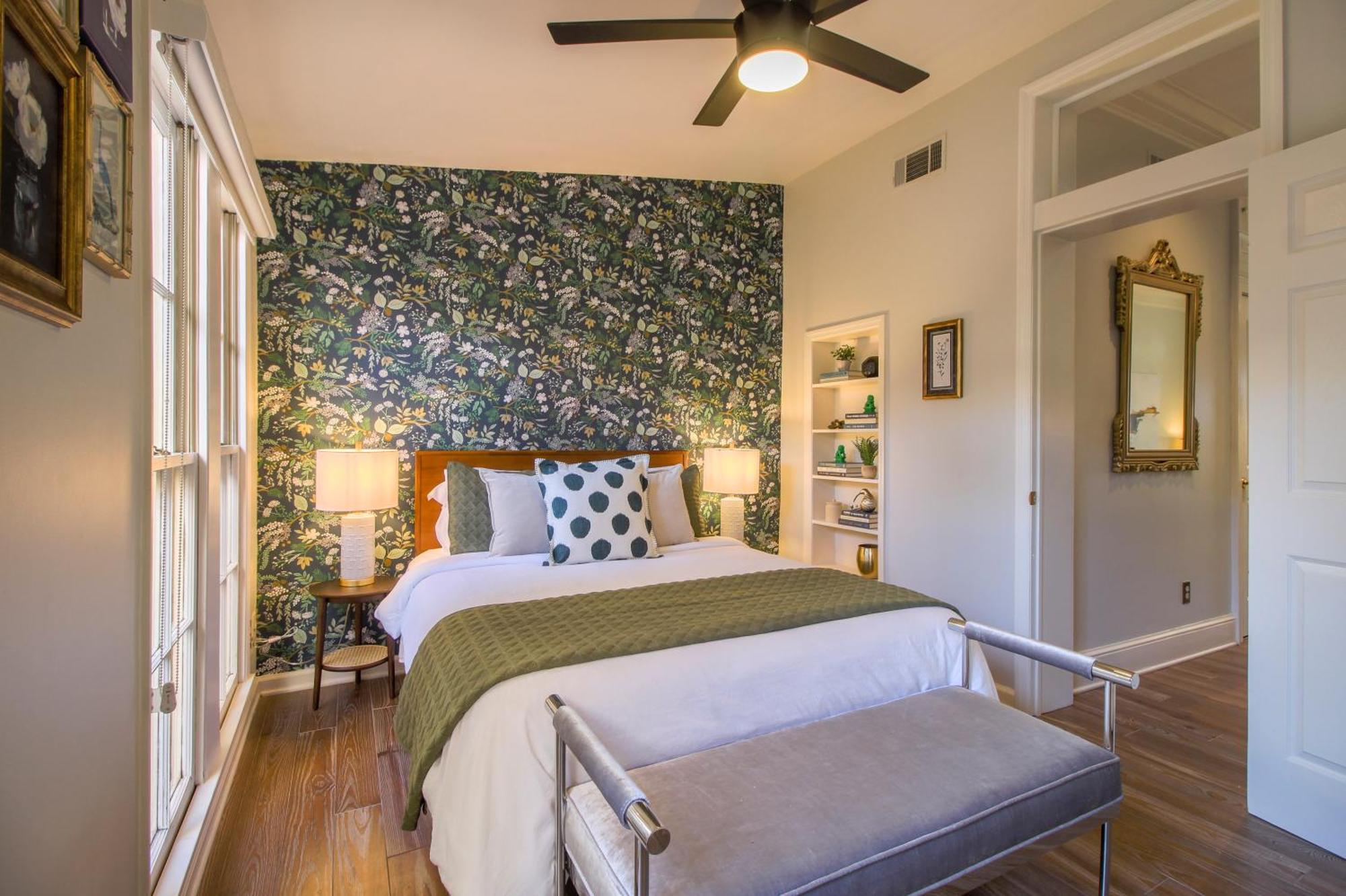 Private Patio Retreat In Charming Downtown Apartment Savannah Exterior foto